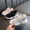 2020 nieuwe jongensmeisjes mode sneakers casual kinderen sport hardloopschoenen lente zomer ademende kinderen trainers schoenen voor meisjes G220517