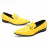Chaussures masculines de style italien pointues chaussures robes en cuir les hommes Slip on Bright Color Party and Wedding Chaussures Mâle