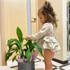 Vestiti per bambini Designer di lusso per ragazze Primavera Morbido cotone di lino Boutique di abbigliamento per bambini Set Top a maniche lunghe Bloomers floreali 2204492422