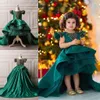 2022 Emeraude Green Mini Quinceanera Robes Pareant Little Filles Haute Low Ruffle Gold Gold Robe de soirée avec communion à manches courtes Robes de soirée officielles Enfants