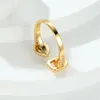 Eheringe Einfache weibliche Wassertropfen Offener Ring Klassische Goldfarbe Quadratische Verlobung Zierlicher weißer Zirkonstein für Frauen Wynn22