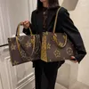 22 Luxurys Women ONTHEGO Designers Handbags Luxurys Shopping bag Classic brand leather handbag كبيرة السعة مصمم الأزياء الفاخرة عالية الجودة للسيدات البني