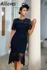 Lace Navy Mother Blue of the Bride Dresses Juvel Neck Kort ärm Stylish Trumpet Hi-Lo Prom Party Gowns For Women Kne Length Formal Midi Dress Classic CL0466