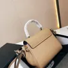 5A Luxury Bag Fashion Top Bag axelväska Designer LA MEDUSA Panel Trim Women Big Chains Strap Intern Flat Pocket Magnetic Buckle Handväskor Läderväskor 20