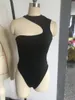 Kvinnors tvåbitar byxor sexiga bodycon bodysuit kvinnor gotiska streetwear mesh ihåliga lapptäcken ärmlös kvinnlig svart kroppsparti