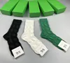 Fashion Men's Socks Wysokiej jakości bawełniane bawełniane klasyczne litery w oddychaniu na zewnątrz skarpetki sportowe