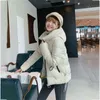 Kış Kısa Down Pamuk Ceket Kadınları Yeni Kore Versiyonu Ekmek Servisi Kapşonlu Gevşek Kalın Sıcak Pamuk Ceket L220730