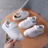 CNFSNJ Brand Shoes 2021 Spring Autumn Fashion White Leather Surface Low Low للمساعدة في الترفيه الرياضية في Boys Girls Sneaker G220527