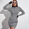 Lässige Kleider Schwarz-Weiß-Kleid Streifen 2022 Langarm Mode Kontrastfarbe Slim Fit Basic Mädchen Kleidung Mini Kurz
