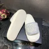 Terlik Tasarımcı Yaz Kadın Katırları Sandal Örgü Örgü Beyaz Kapalı Marka Lüks Moda Klasik Kız Plaj Düz Flip Flops Ayakkabı M21F