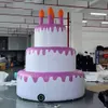 Modello gonfiabile felice gigante bianco su misura della torta di compleanno con le luci del LED per la decorazione del partito