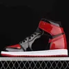 Jumpman 1 High QG Bred Patent Basketball Zapatos de baloncesto rojo negro y para mujeres Sneaker casual tamaño 36 ~ 45 555088-063