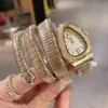Marca relógios de pulso feminino senhoras forma cobra estilo diamante luxo aço metal banda relógio quartzo designer moda adequado durável 220k