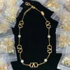 Nieuw ontworpen V-hangers ketting choker ketting alfabet Kristalpatroon Messing 18K verguld dames039s Kristal Diamanten Necklac2773881