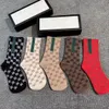 Designer-Socken für Herren und Damen, fünf Paar, luxuriöse Sport-Winter-Mesh-Buchstaben, bedruckte Socken, Stickerei, Baumwolle, Mann mit Box, AAA+++