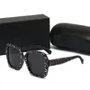 Классический дизайнерский дизайнерский дизайнер поляризованный солнцезащитные очки для мужчин Женские квадратные солнцезащитные очки UV400.