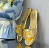 Marques de luxe femmes pantoufles Baguette Wide Band Slides GOLD NAPPA LEATHER SLIDE chaussures de marche en cuir métallique en plein air super qualité 35-42