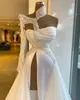 새로운 디자인 One Shoulder Prom Dresses Pearls Beaded Evening Dress Custom Made Split High Neck Leck Red Carpet 유명인 파티 가운