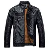 革のジャケットの男性スタンドカラーバイクジャケットJaqueta Masculinas inverno couro menカジュアルウォッシュファーフリースレザージャケットl220801