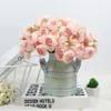 シミュレートされたDew Lotus Faux花の花束のホームテーブルの飾り絹の花の結婚式の偽物花嫁を保持している花