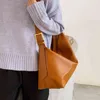 Doux en cuir Pu femmes sacs à bandoulière grande capacité 2021 marque de luxe noir sacs à bandoulière serviettes tendance Lux Dames sac à main J0517