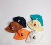 Designer Boys Flickor Bucket Kepsar Sommar Kids Brev Broder SunBlock Caps Fashion Lovely Barn Candy Colors Beach Sun Hat B325