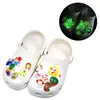 MOQ 50PCS Fluorescencyjny 2D Soft Pvc Croc Jibz okropne filmy Postacie Glow in the Dark Shoe Charms klamry Luminous Clog But Akcesoria