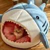 Ingesloten Warme Kat Bed voor Draagbare Pet Bedden Sweet Kittens Mand Kussen Kussen Mat Tent Puppy Nest Cave S House Goods 220323