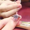 Ayarlanabilir Açılış Altı Pençe Yuvarlak Şekil Katı Büyük Avusturyalı Kristal 2Ct Bakır Kaplama Platin Kadın Zirkon Kadın Parmak Yüzük Düğün Parmak Takı