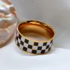 Clusterringen Zwarte wit geruite emailring 8 mm breed minimalistisch voor vrouwen trendy sieraden Gift GroothandelCluster