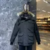 2023 Nya Stylemens Down Parkas Mens Winter Fashion Designer Jacket Real Wolf Päls Huven Tjockning Varm sportrock Windproof Waterproof Parker Rockar Män