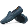 Sapatos de couro Sapatos de luxo deslizamento casual da moda em pomotes formais homens mocassins Sapatos de condução machos pretos italianos 220716