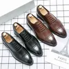 Nieuwe Mannen Schoenen Mode Trend Effen Kleur PU Klassieke Holle Gesneden Kant Comfortabele Business Casual Oxford Schoenen DH912