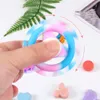 Sucker Darts Fidget 2 en 1 Tie Dye Spinners Chupar Juguetes Fidgets Set Favores de Fiesta Pop Succión Lanzar Juego Sensorial Estrés Juguete Regalos de Cumpleaños para Niños Adultos