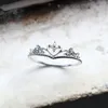 Bröllopsringar söt kvinnlig liten hjärta krona ring enkel silverfärg kärlek engagemang vintage för kvinnor
