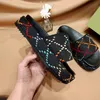2022 Дизайнерские тапочки моды толстые нижние сандалии резиновая вышиваемая вышивка.