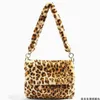 Nya Leopard Soft Faux Fur Crossbody -väskor för kvinnor träffar vintertrend Lady Märke Trending Chain Shoulder Handbags 220512