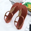 Sandaler Kvinnor Högklackat Sommar Ny Klipp Toe Beach Sandaler Mode Bohemian Style Flip Flops Lady Flat Shoes 220412