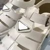 Huostar Tasarımcı Kalın Sole P sandaletler Siyah Beyaz Dişli İçi Dokun Dokuma Toe Toka Sandalet Boyut 34-41 Günlük Yükseltme Ayakkabıları Fabrika Tedarik