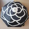 Camellia Designer Automatisk vikbar paraplyer med högkvalitativ PU bör väska Box Brand C Luxury Paraply Hipster utomhus resor Anti-UV Sun Paraplyer