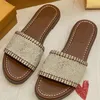 Diseñador Diapositivas Hombre Mujer Zapatillas Sandalias de verano Tobogán de playa Plataforma plana Damas Sandali Baño Zapatos para el hogar Chanclas Zapatilla causal a rayas