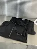 Heren Jackets Designer Brand Fashion Street Classic Rapel Jacket Licht zonnebrandcrème Super gevoel voor wetenschap Technologie metaal omgekeerde driehoeksontwerp zomerjas Myqm