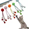 Giocattoli per gatti 1PC Bell Wand Divertente Gattino Teaser Stick Giocattolo interattivo Pom Pet Supply Colore casuale