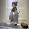 2022 Hombres de alta calidad Mujeres Diseñadores Tartan Socadoras Bufandas de sombrero europeo de bufandas europeas de alto nivel bufandas