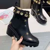 marca Luxury High Quality Top Boots Fashion Ladies Designer Suola in gomma Pelle Martin Caviglia Fettuccia Antiscivolo Onda colorata Confortevole