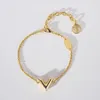 Collar de diseñador Fashion Fashion Love Chain Letters Pends V Norbirro de oro para mujeres Joyas de lujo de boda con caja 22010603R