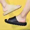 نساء النعال الكرتونية الصنادل S لينة الشاطئ الأحذية غير الرسمية شريحة فاخرة Men Men Flipflops Summer Slipper Man 220614