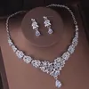 Wspaniały srebrny kolor kryształowe zestawy biżuterii ślubnej mody tiary kolczyki koronne Dzieciak Naszyjnik Kobiet Suknia ślubna Zestaw 220812
