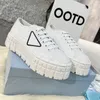 Designer Shoe Women Nylon Shoes Gabardine Canvas Sneakers Wheel Lady Trainers Loafers Platform Solid Höjd Sko med låda Hög 5A Kvalitet x3jy