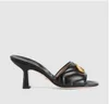 2022 Tasarımcı Slaytlar Kadınlar Flip Flops Deri Kadın Sandal Çift Metal